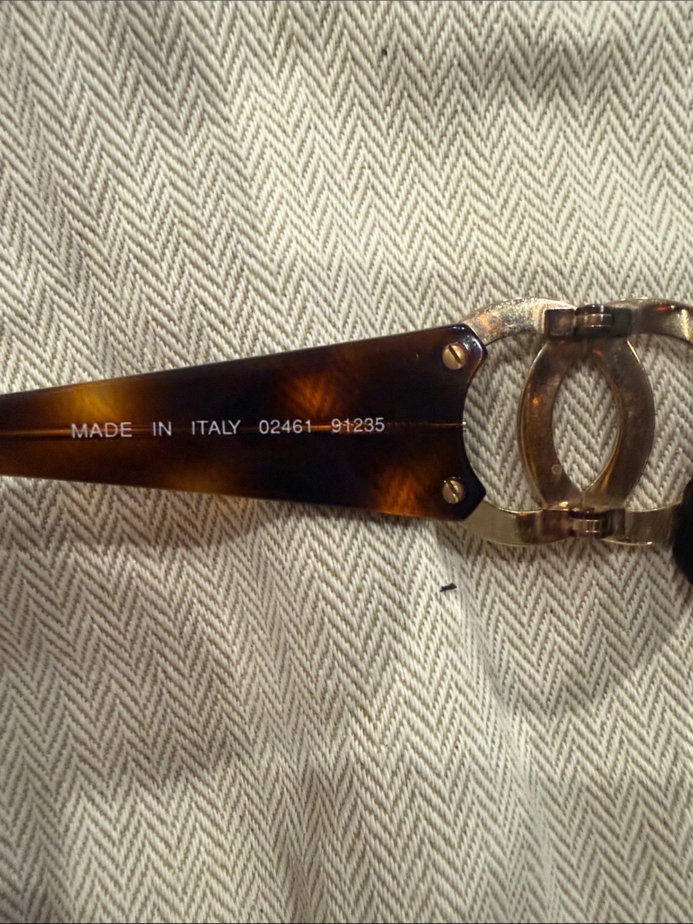 CHANEL Tortoise Frame Sunglasses with Gold CC Emblem - Picture 5 of 6